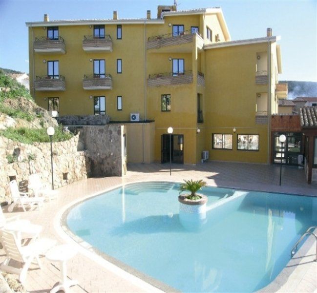 Hotel Le Palme Sant'Anna Arresi Bagian luar foto
