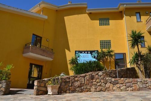 Hotel Le Palme Sant'Anna Arresi Bagian luar foto