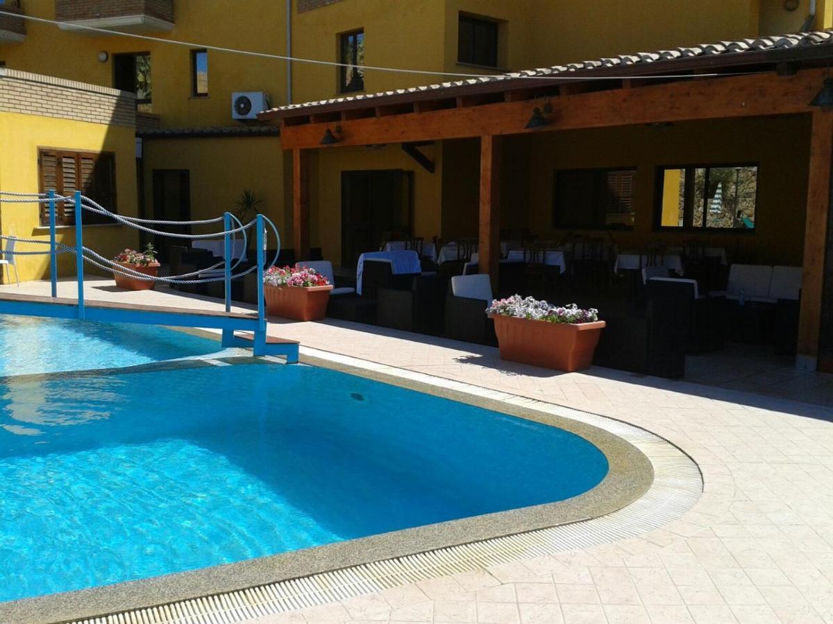 Hotel Le Palme Sant'Anna Arresi Bagian luar foto